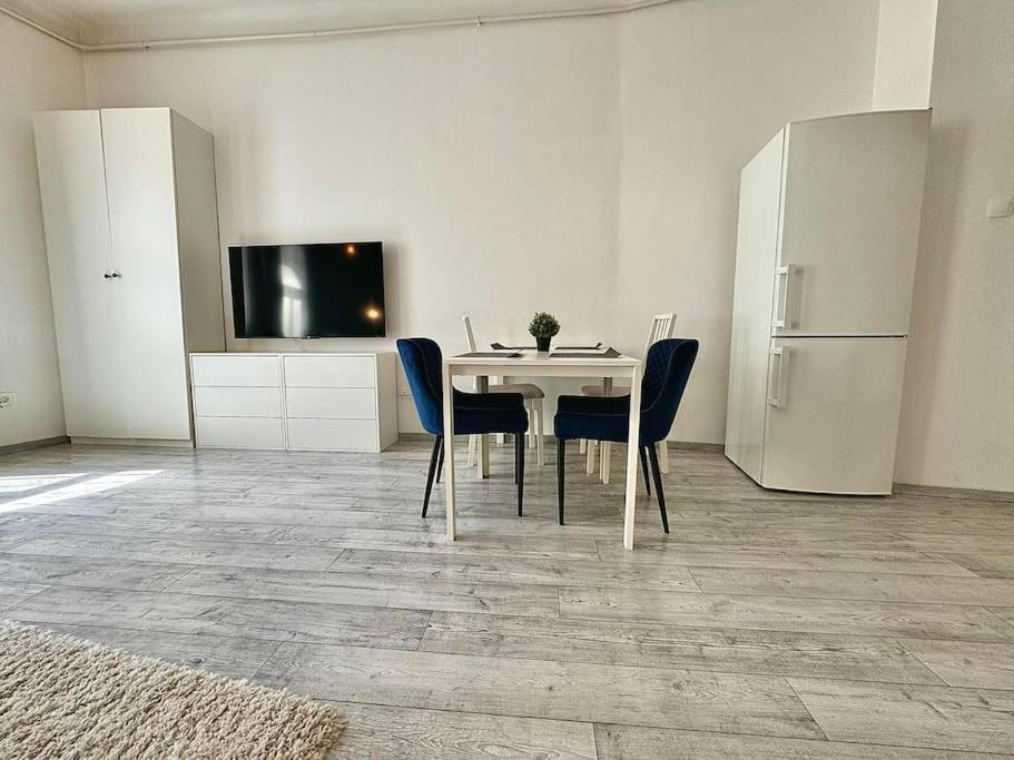 Lujza - Modern Apartamento